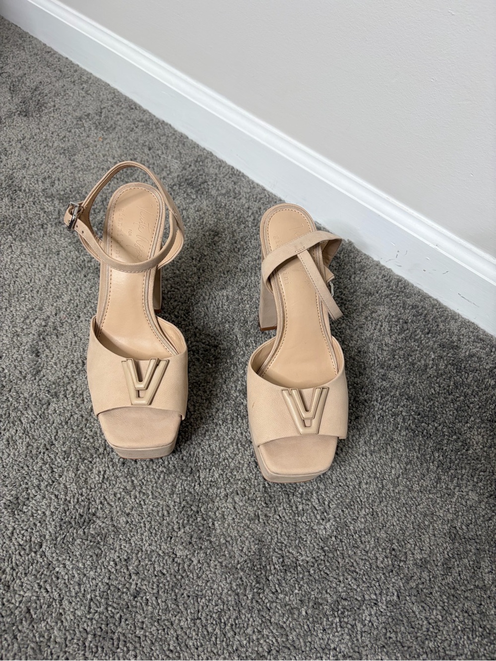 Gianni Bini Beige Platform Block Heel Sandals - Picture 2 of 8
